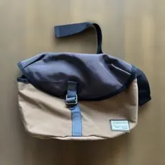 大容量メッセンジャーバッグ ショルダー 斜めがけ ブラウン