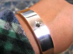 ゴローズ goro's 平打バングル k18ローズ付き Lサイズ 美品 - メルカリ
