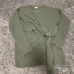 オリーブグリーン リボン付きニット