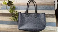 珍しいダークブルーのCOACHモノグラムリバーシブル トートバッグ