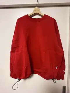 レッド オーバーサイズ トレーナー