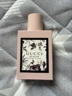GUCCI BLOOM NETTARE DI FIORI 香水　フローラルのサムネイル