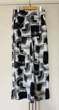 プラステ　ペイントアートプリントイージーストレートパンツ