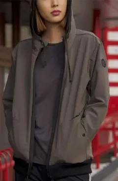 新品未着用オリーブグリーン 軽量ジャケットパーカー