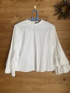 ZARA 白 フリル袖 長袖シャツ