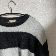 グレーと黒のストライプ長袖セーター