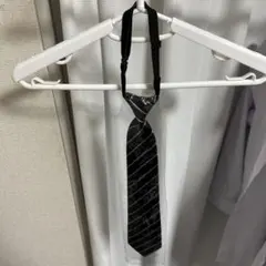 【新品未使用】子供用ネクタイ　黒白ストライプ ポリエステル100%