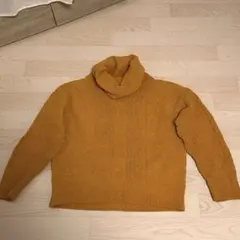 マスタード タートルネック ニット