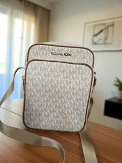 美品☆MICHAEL KORSマイケルコース ショルダーバッグ バニラ MK