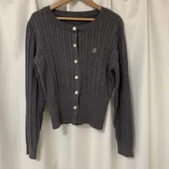 胸刺繍金ボタンケーブルニットカーディガン