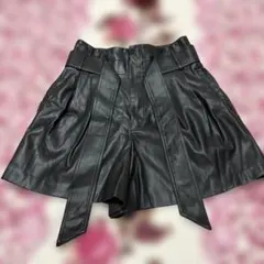 ZARAブラックレザーショートパンツ