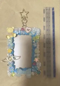 ホイップデコ トレカケース ハンドメイド 水色 推し活 キーホルダー ブルー