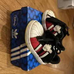 adidas ミッキーマウス スニーカー