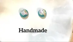 ハンドメイドピアス　半球　バラ　グリーン系　レジン
