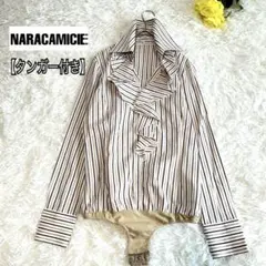 【ナラカミーチェ】タンガ付きフリルブラウス ストレッチ　Vネック　スタンドカラー