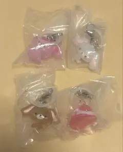 サンリオ　ゆるっとめじるしアクセサリー くろうさ　しろうさ　ぼんぼんりぼん