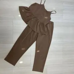 ブラウン ペプラムトップスとパンツセット