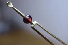 KZ4-17 蘇芳色 簪 一点物小玉七宝るり玉とんぼ玉瑠璃玉昭和風二本軸かんざし