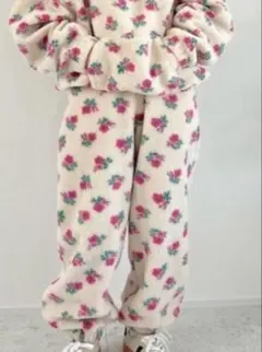 レディース　花柄ボアパンツayano しまむら