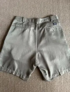 カーキ プリーツ入りショートパンツ