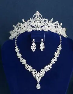 ティアラ・ネックレス・ピアスセット