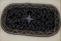 ミャンマーの民芸品のテーブルセンター（銀色系）