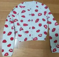 ライトグレーに唇プリントカーディガン　S～M(アウトレット商品）