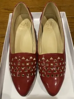 アカクラ　パンプス　赤　エンジ　本革　23.5 美品のサムネイル