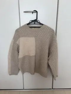 ジェナ エスパスメルベイユ ベージュ ケーブル編み　長袖ニット