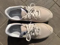 New Balance ベージュ スニーカー