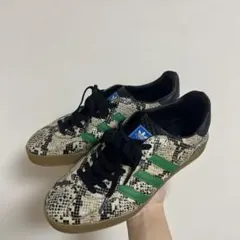 GUCCI x adidas Gazelle スニーカー パイソン　蛇柄のサムネイル