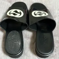 GUCCI GGロゴ エナメル ミュール サンダル 黒 37C 24cmのサムネイル