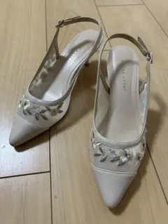 JELLY BEANS刺繍入りベージュスリングバックパンプス