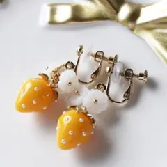 【匿名配送】 いちごイヤリング ハンドメイド【4】