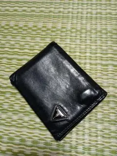 GUESS ブラック 二つ折り財布のサムネイル