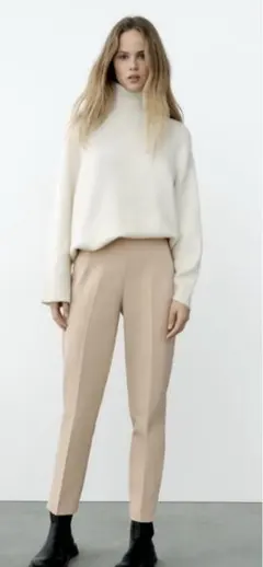 ZARAザラタグ付き新品ハイライズボタン付きパンツ
