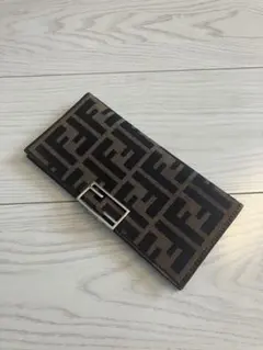 FENDI フェンディ FFロゴ 長財布　美品のサムネイル