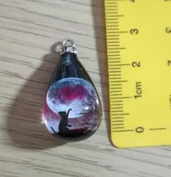 レジン　猫　月　ペンダントトップ　雫型