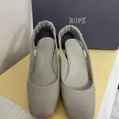 【新品未使用】ロペ　グレー　パンプス　22.5㌢、高さ6㌢のサムネイル