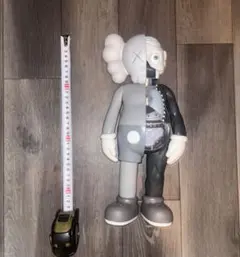 KAWS フィギュア 2006のサムネイル