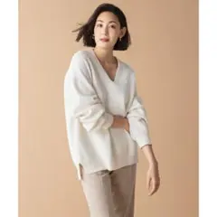 美品 23区 ボイルドウール Vネック ニット 44 アイボリー系 中村アン