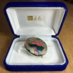 多色波模様の帯留め・ブローチ