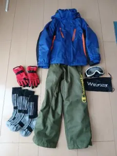 キッズ　スキーウェア　上下セット　ゴーグル　スキーグローブ　スキー靴下