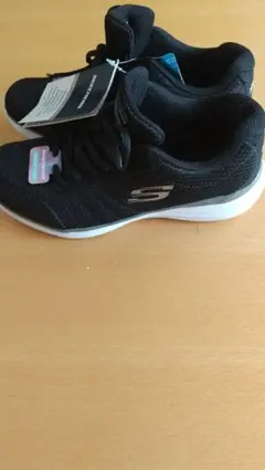 SKECHERS LITE-WEIGHT ブラックスニーカー