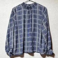 イング　チェック柄ブラウス　Mサイズ　ブルー系　薄手　上品　大人可愛いのサムネイル
