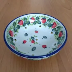 ポーリッシュポタリー 浅いボウル(イチゴと白花)