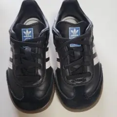 adidas ブラック ホワイト スニーカー