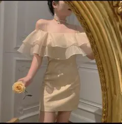 ベージュ オフショルダー フリル ミニドレス