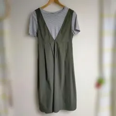 カーキ色 Vネック サロペット ワンピースのサムネイル