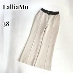 LalliaMu センタープレスフレアパンツ　ストレッチ